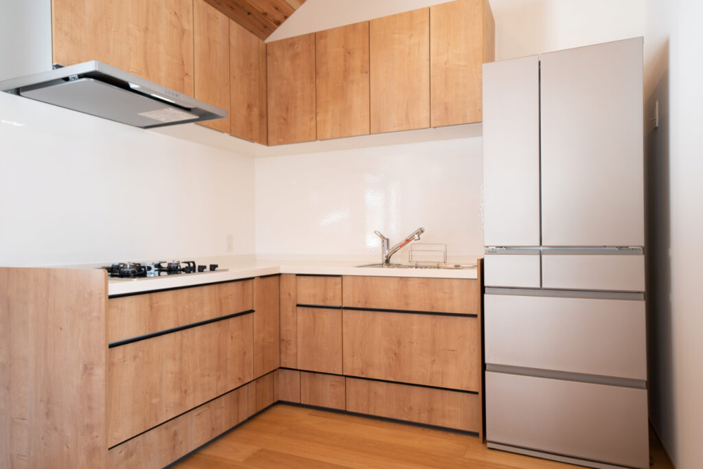An image of the newly developed Iwatake Terrace Rental showing a fully equipped kitchen with gas burner 